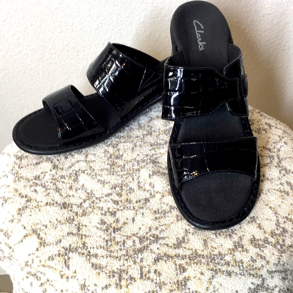 CLARKS 8 Women's Black Patent Croc Style Leather Sandal
